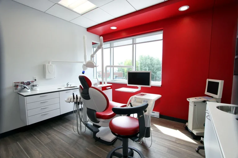 Salle soin dentaire moderne a la clinique Dentaire Jean francois Paquin